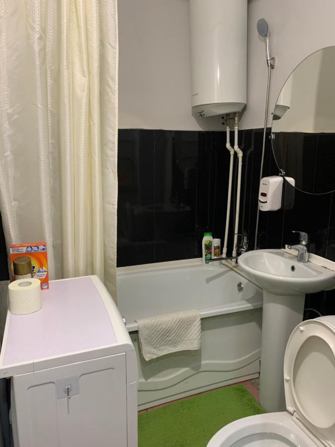 Уютная Квартира В Центре По Ул Гоголя Karagandi Kültér fotó